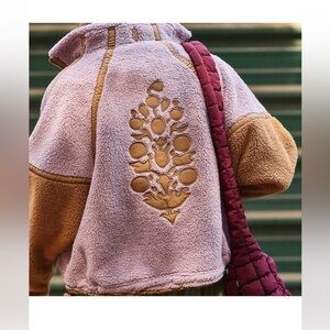 NWT FREE PEOPLE FP MOVEMENT 
Mountain High Logo Half Zip Fleece